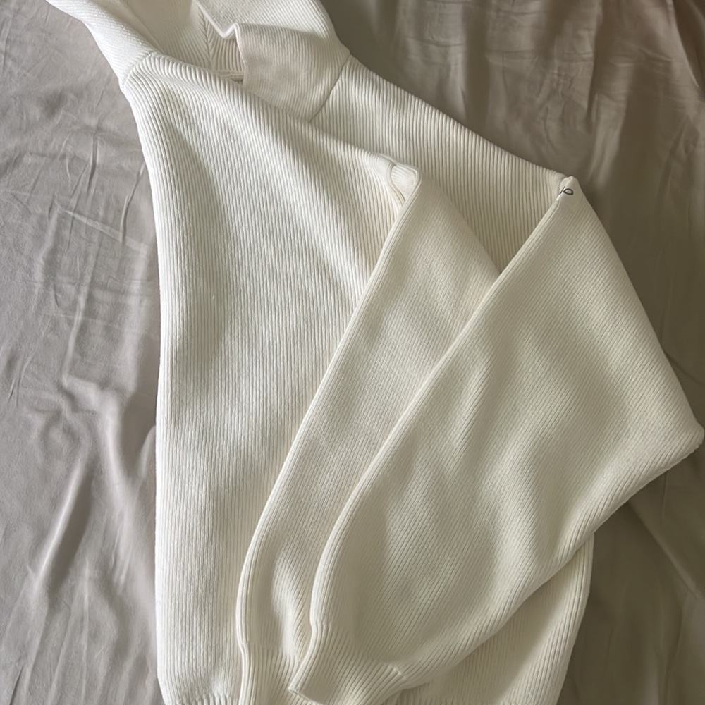 ALO Yoga Cream Oversized Hooded Sweater - Picture 7 of 9